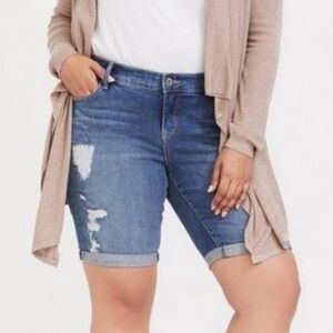 Torrid women’s plus size Boyfriend Bermuda Denim Shorts Size 16